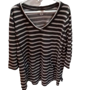 05 -  LIZ CLAIBORNE SWEATER, KANGAROO POCKET,STRIPED CHARCOAL GREY & WHITE